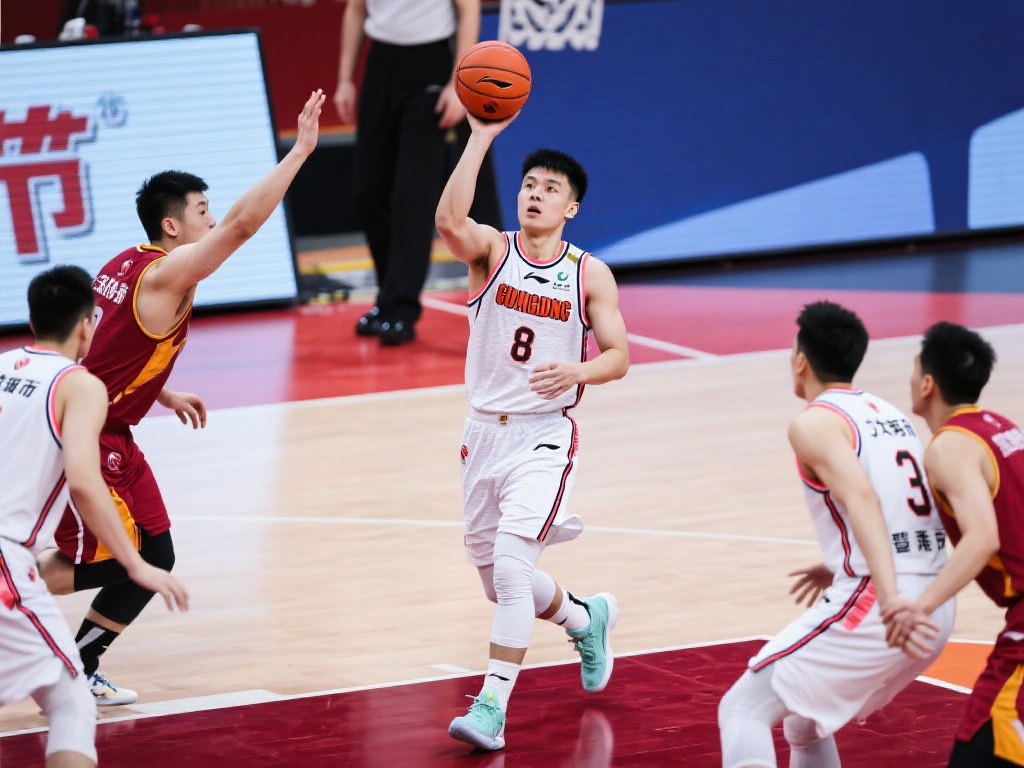 胡明轩挡拆后远投三分再得手，精准发挥打停上海，首节已砍8分