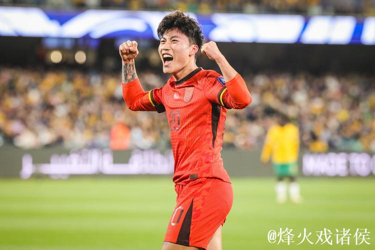 八队首战进球狂欢