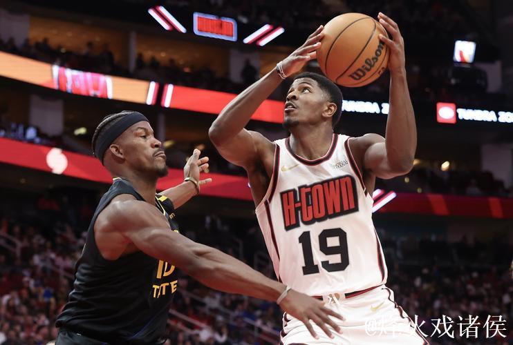 火箭蓄势待发!官媒曝光球员赛前训练照:决战时刻已到 火箭蓄势待发!官媒曝光球员赛前训练照:决战时刻已到